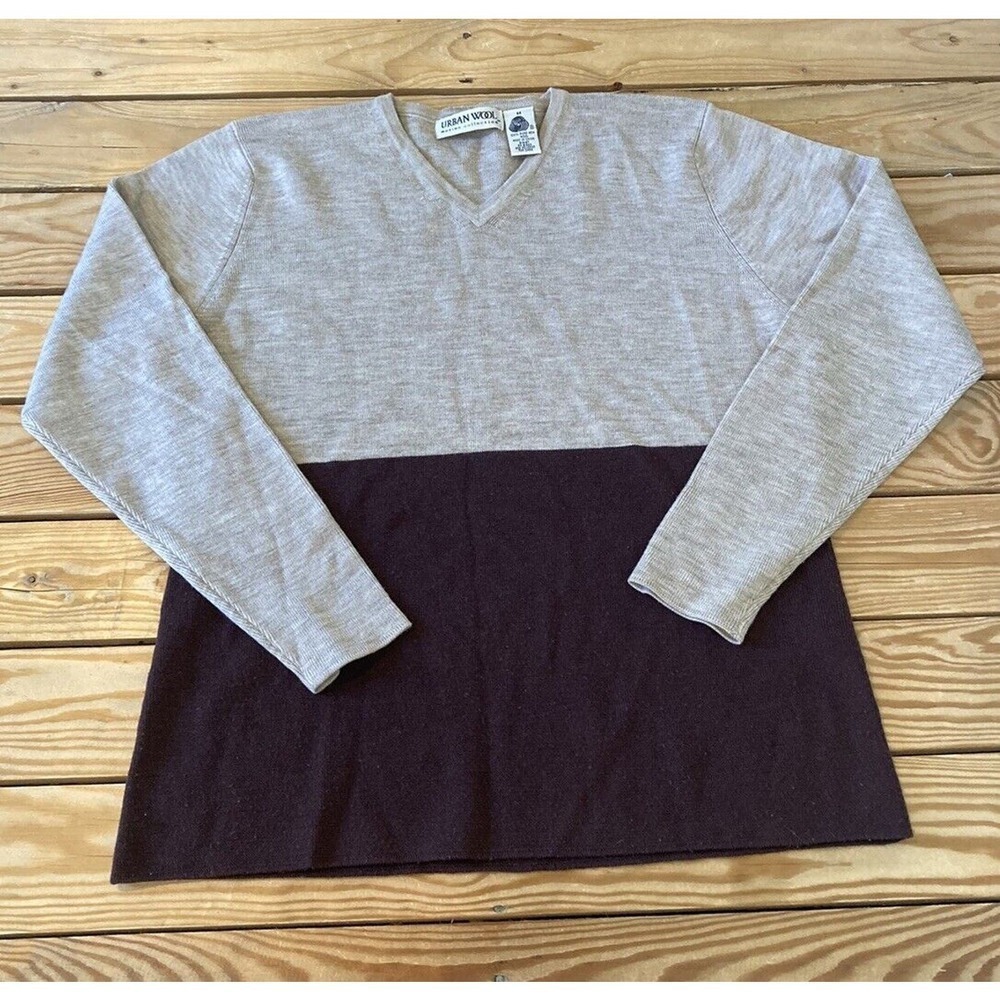 Urban Wool 100% Wool V Neck Sweater Size Medium Women’s Brown